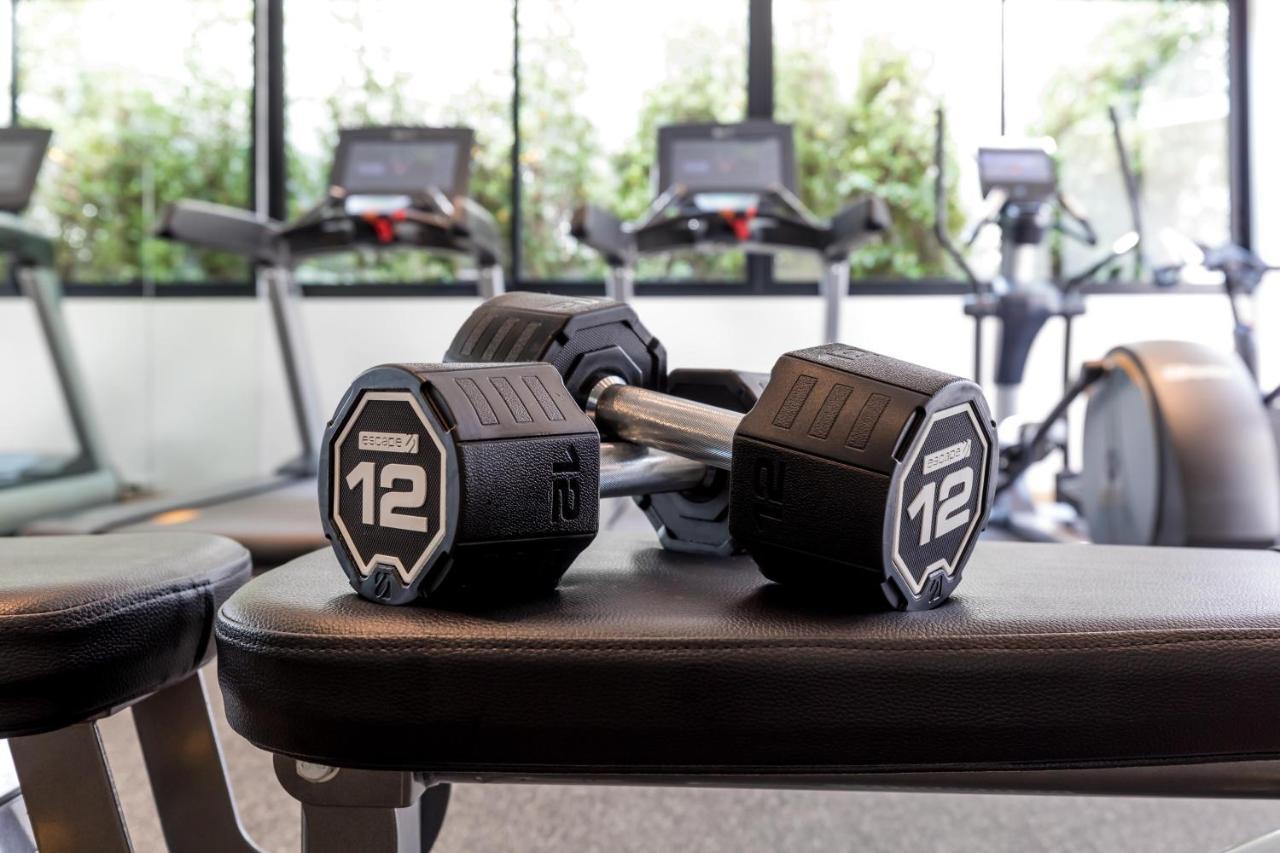 Outrigger Surin Beach Resort - Sha Extra Plus Kültér fotó 12 kg (26 lb) dumbbell