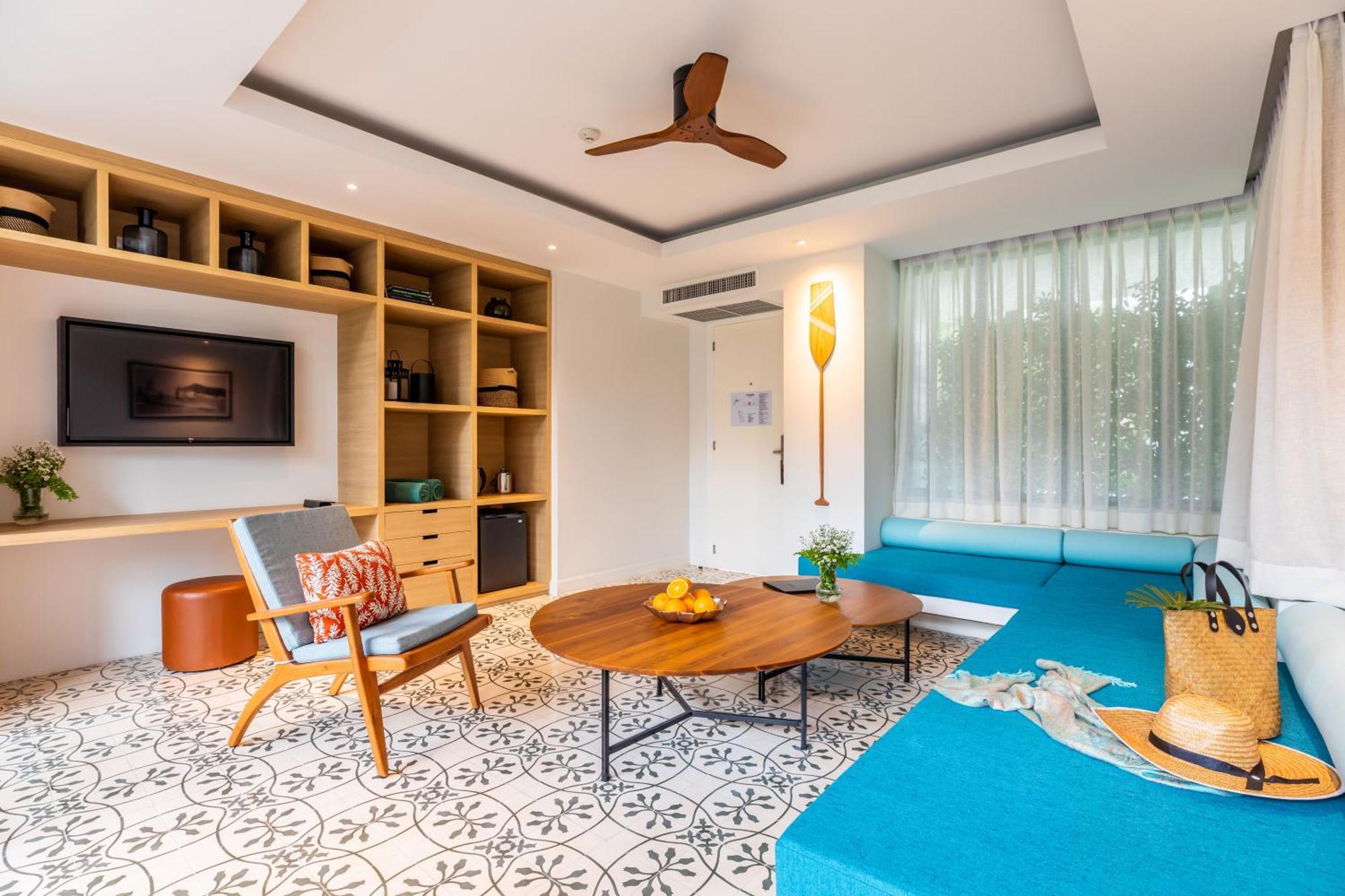 Outrigger Surin Beach Resort - Sha Extra Plus Szoba fotó A suite at the hotel