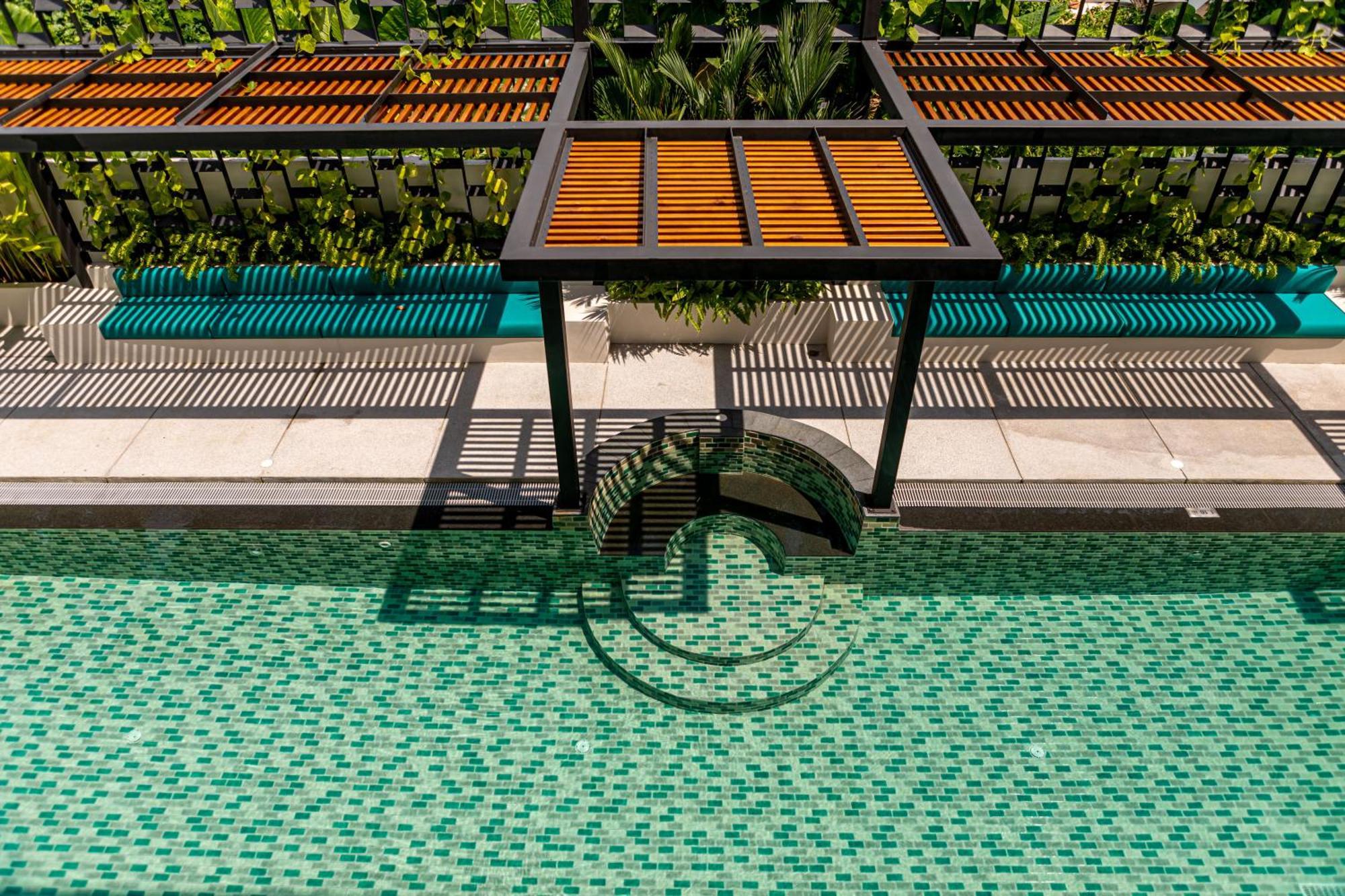Outrigger Surin Beach Resort - Sha Extra Plus Szoba fotó The swimming pool at the hotel